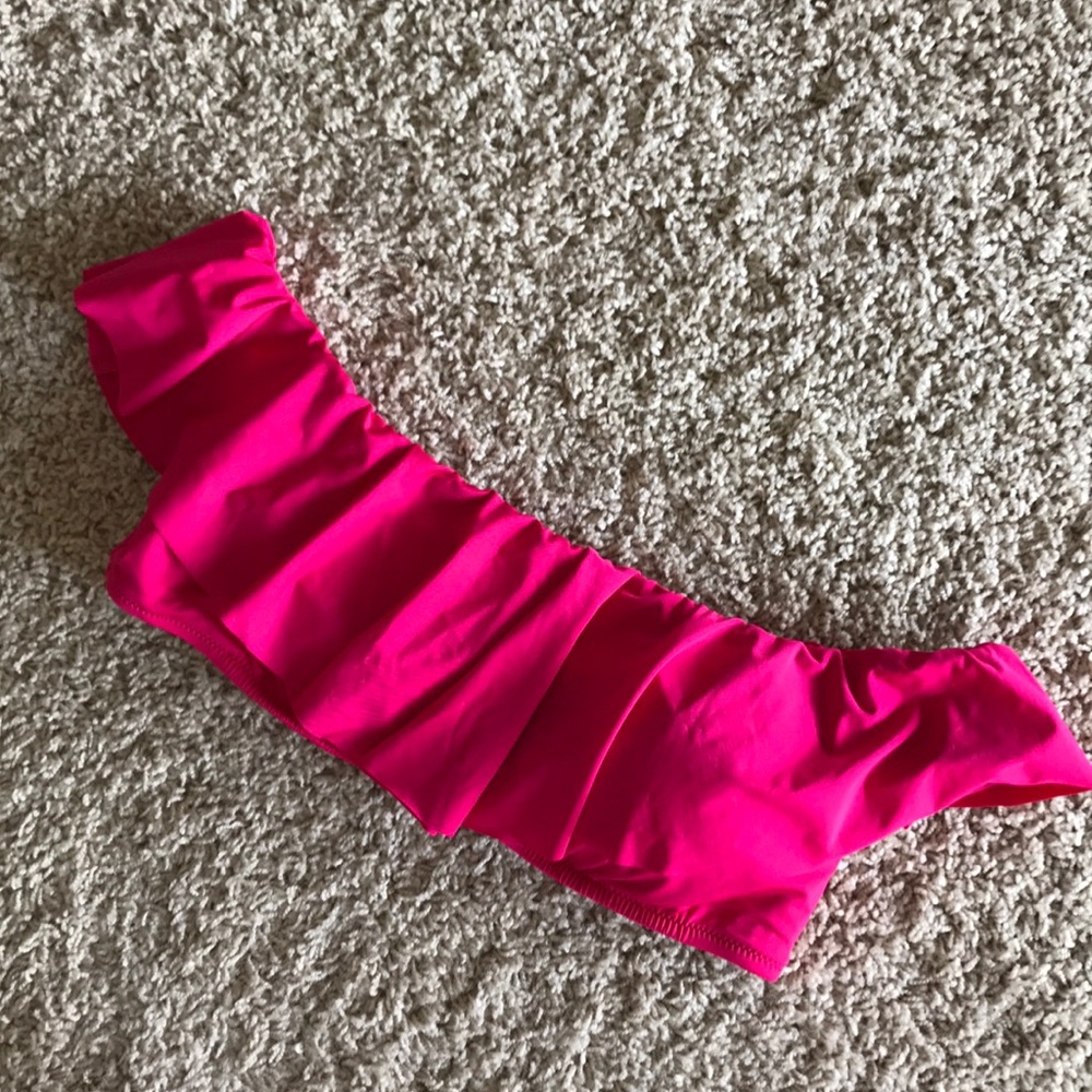 👙NWT Trina Turk Fuschia Bikini Top👙